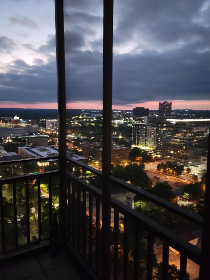 Modern Designed Dtwn Condo With A 99 Percent Walk Score Атланта Экстерьер фото